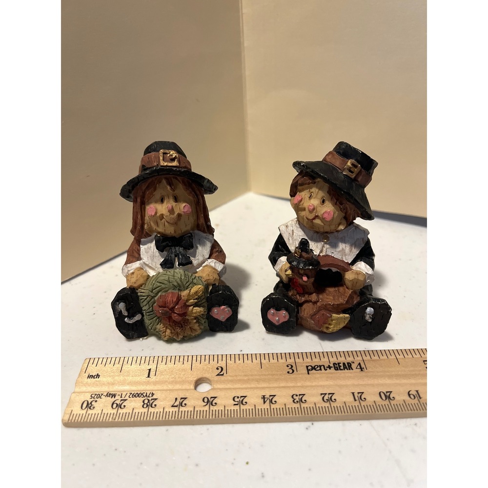 Miniature Pilgrim Figurines Set Thanksgiving Autumn Harvest Decor 2pc Resin